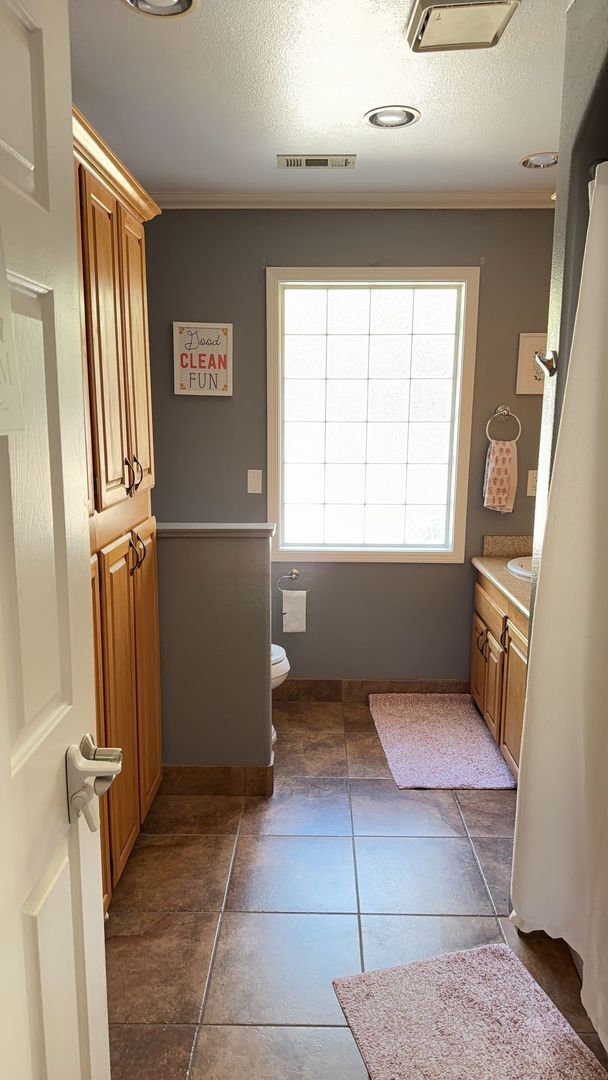 Building Photo - Beautiful Orangevale Home