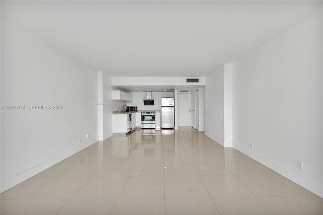 Building Photo - 100 Bayview Dr