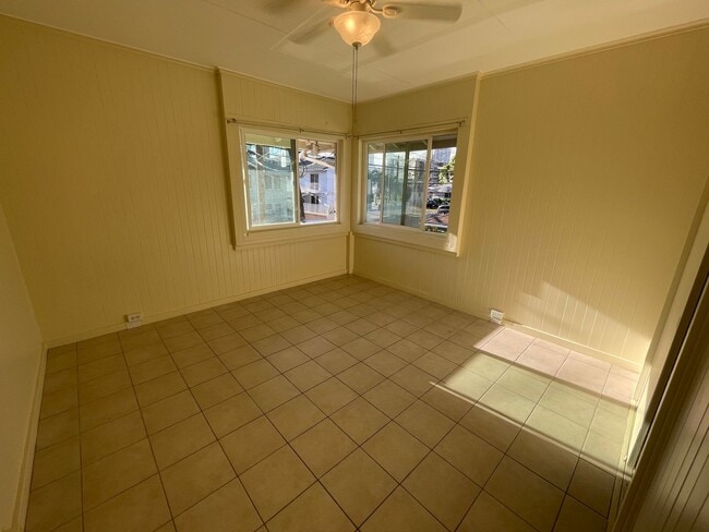 Building Photo - 737 Hauoli St.