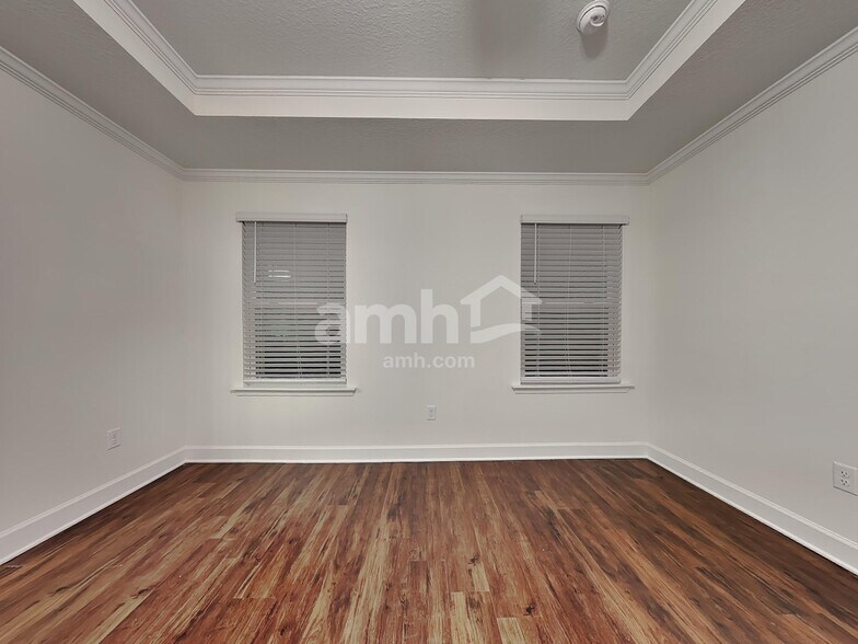 Building Photo - 998 Tan Tara Trl