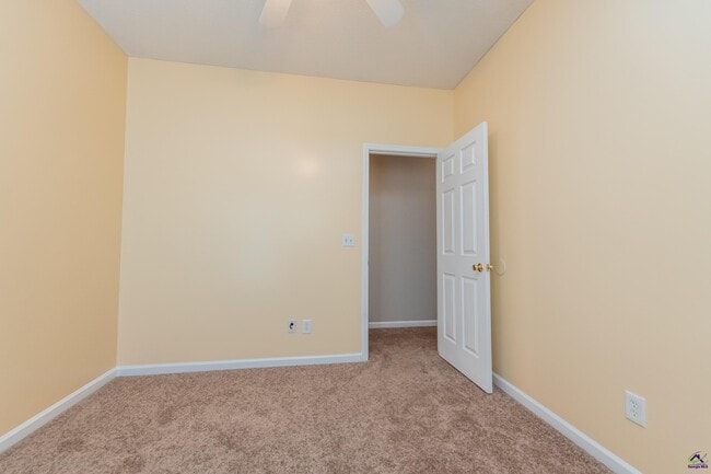 Building Photo - 100 Oldfield Ct