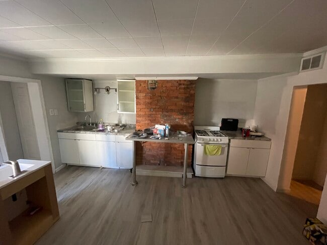 Building Photo - 2516 Josephine St