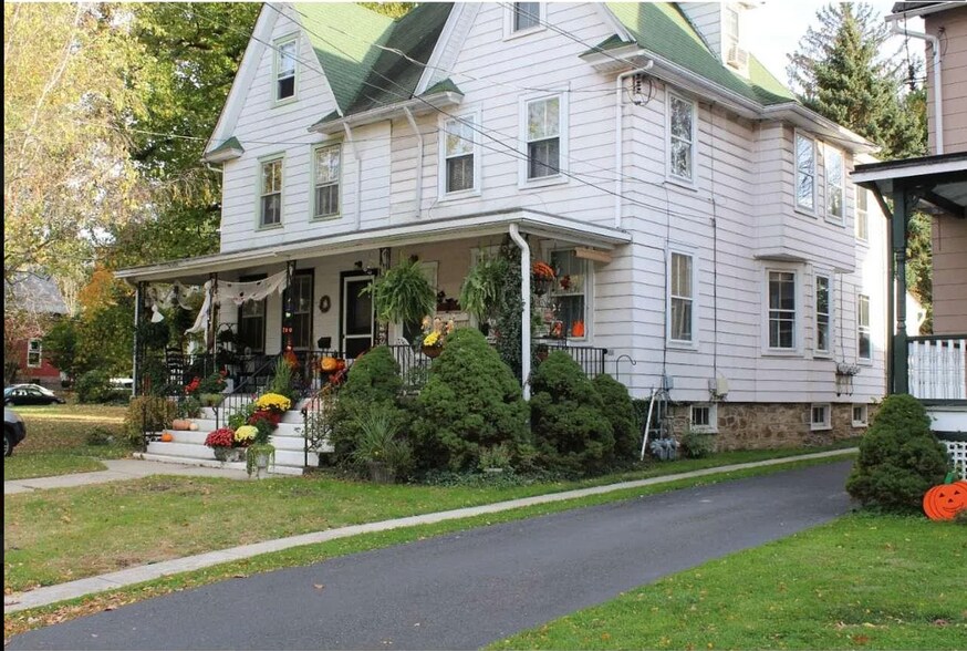 Primary Photo - 210 W Maple Ave