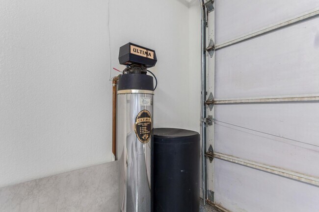 Building Photo - 1630 S Lemon