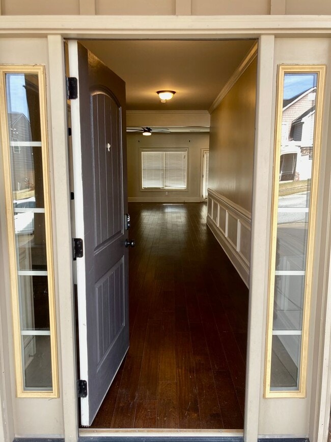 Building Photo - 8758 Crenshaw Dr