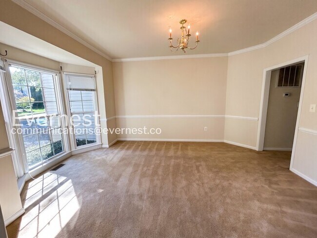 Building Photo - 7 St Stephens Ct