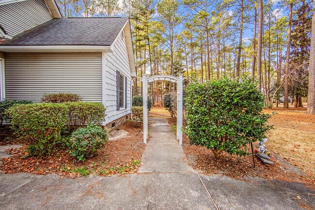 Building Photo - 28900 Deercroft Dr
