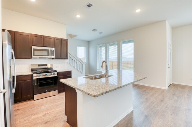 Building Photo - 399 Magnolia Ln