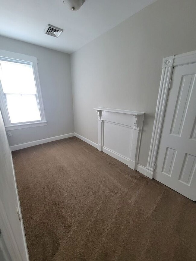 Building Photo - Cute Three Bedroom One and a Half Bath  Duplex in Historic Port Norfolk