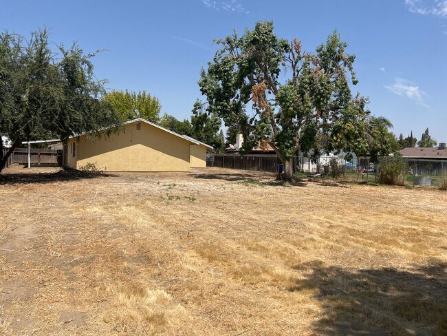 Building Photo - 10917 Cave Ave