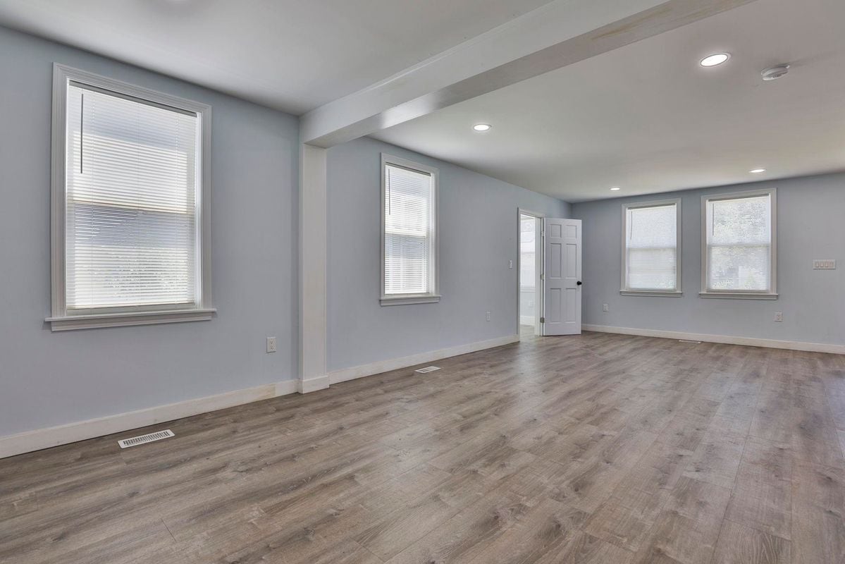 Building Photo - 151 Tolles St