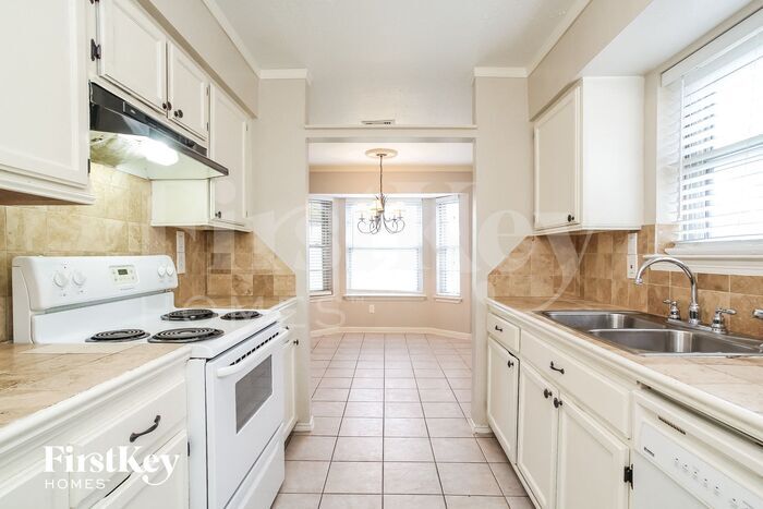 Building Photo - 7410 Blanco Pines Dr