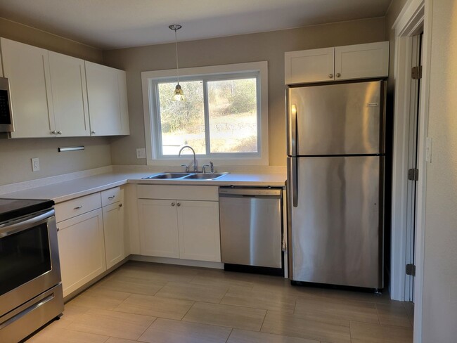 Building Photo - Newly Remodeled 3 Bedroom Ranch Available ...