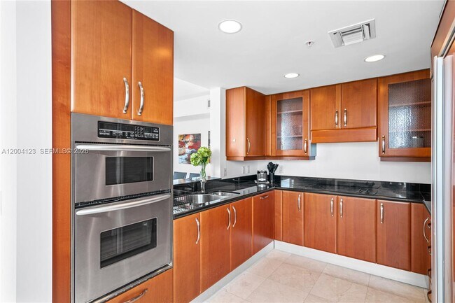 Building Photo - 19400 Turnberry Way