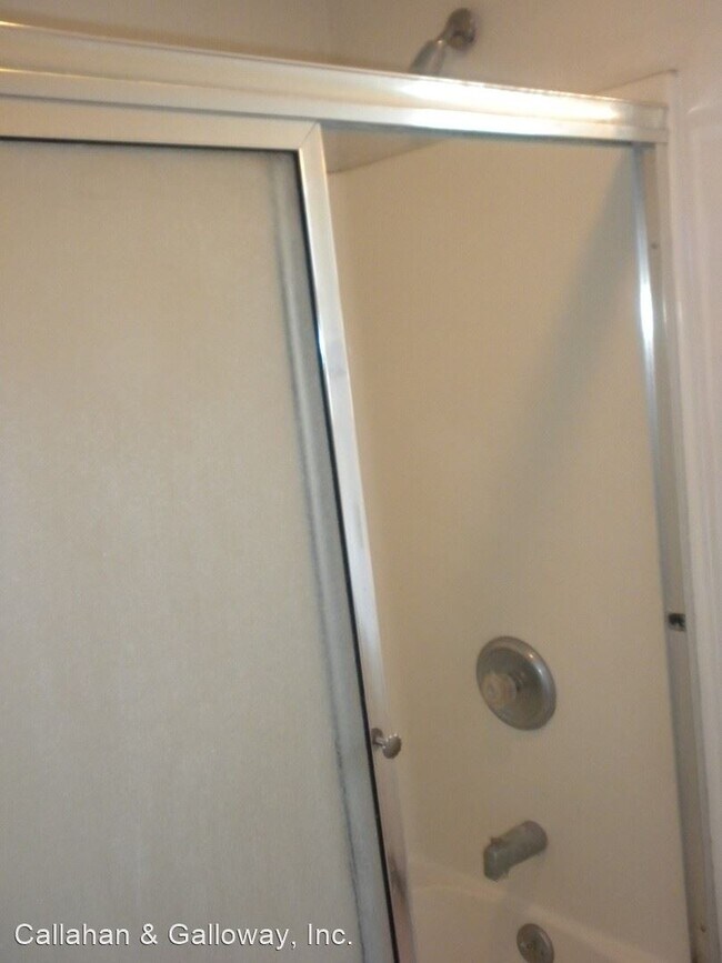 Building Photo - 1410 University Ave