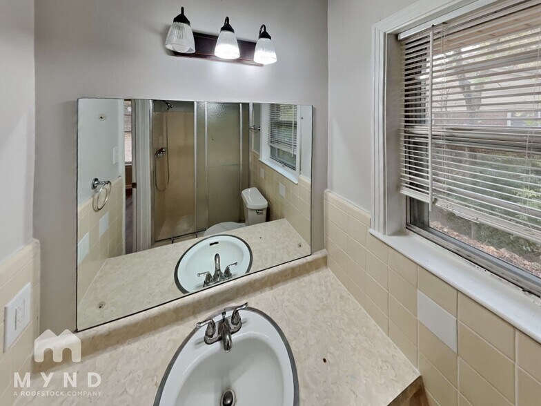 Building Photo - 5160 Rolling Meadows Dr