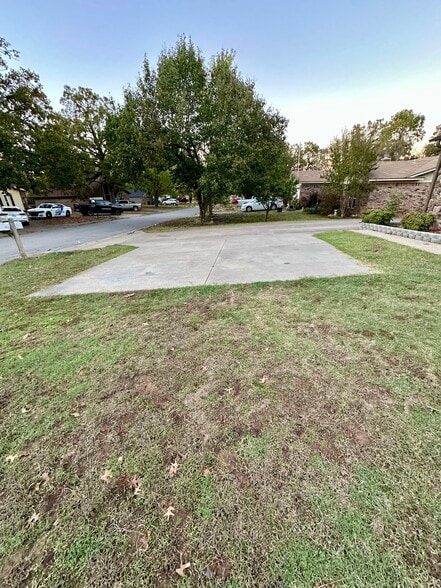 Front Parking - 500 N 46th St