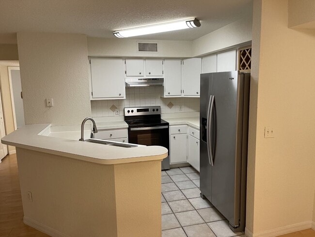Primary Photo - Beautiful 1st floor, 3 bedroom/2 bath cond...