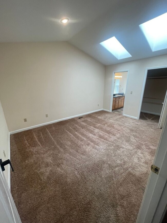 Building Photo - Pet Friendly Charming 3 Bedroom Home with large office!