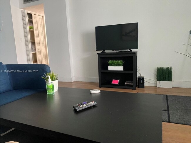 Building Photo - 1732 Meridian Ave