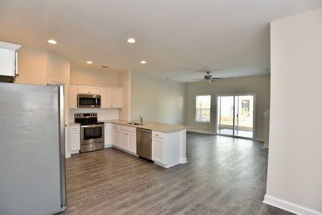 Building Photo - 3 Bedroom 2 1/2 Bath Townhome In Richmond Hill