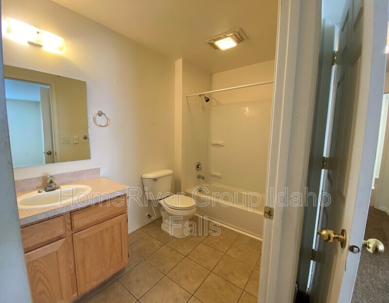 Building Photo - 3184 Chasewood Dr