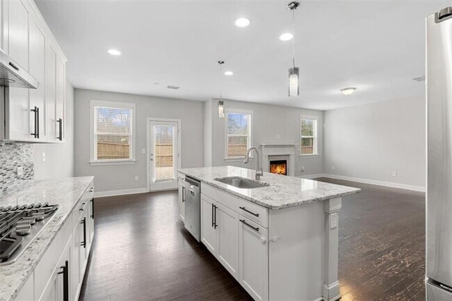 Building Photo - 204 Cardinal ln