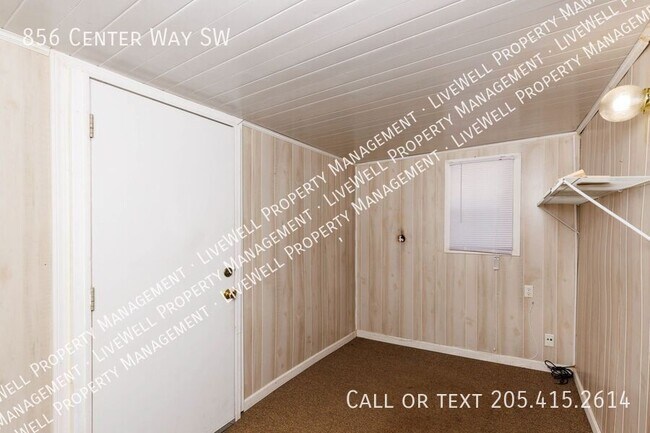 Building Photo - 856 Center Way SW