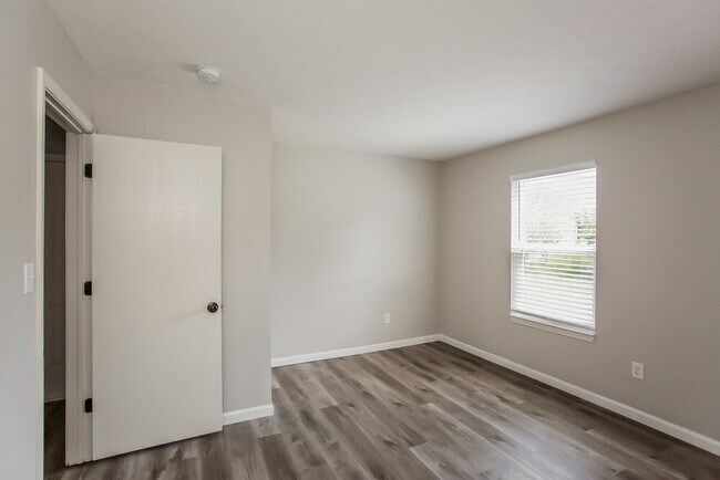 Building Photo - 16901 Peach Ln