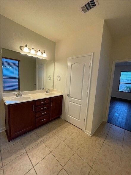 Building Photo - 16511 Winthrop Bend Ln