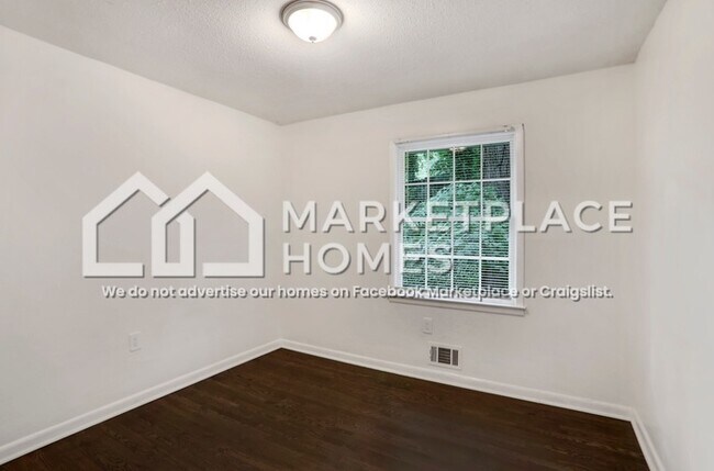 Building Photo - 4372 Greenleaf Cir SW