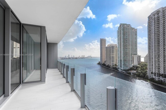 Building Photo - 300 Biscayne Blvd Way