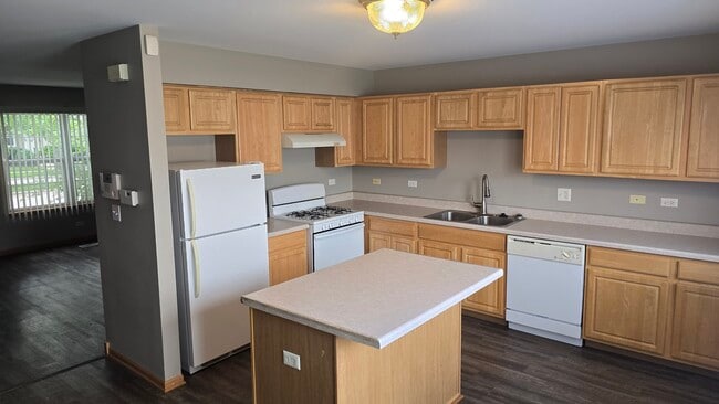 Building Photo - 2053 Grayhawk Dr