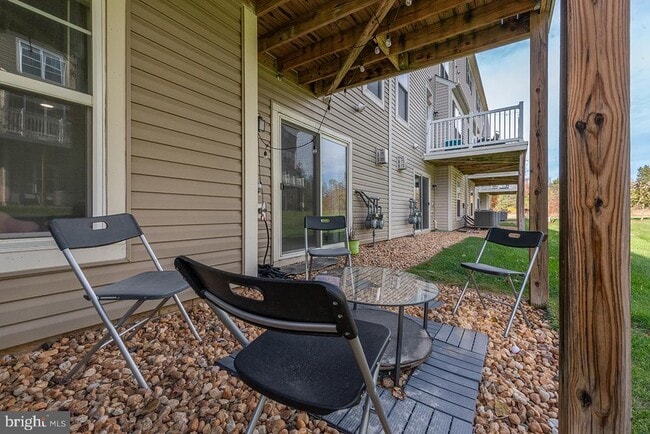 Building Photo - 43376 Town Gate Square