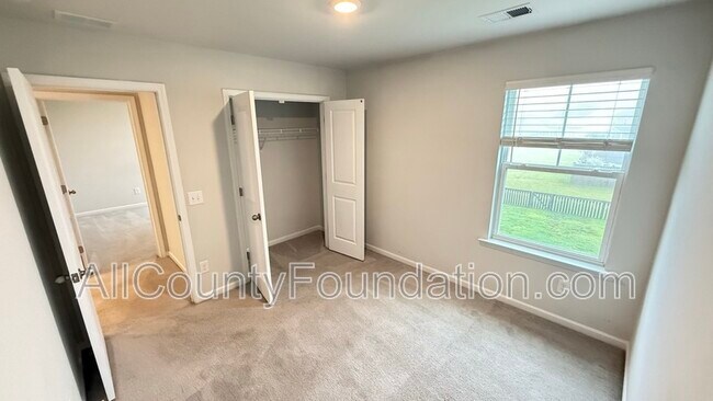 Building Photo - 104 Whisper Dr