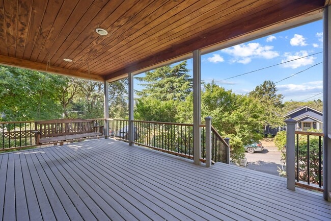 Building Photo - 2720 Sq. Ft. Character Home in downtown Ol...