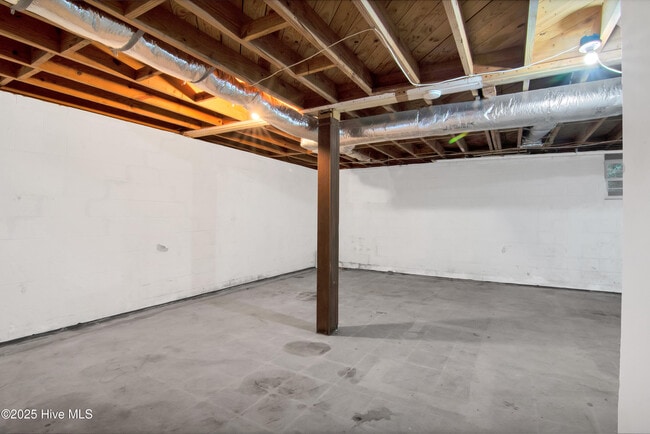 Building Photo - 300 Long Acres Dr