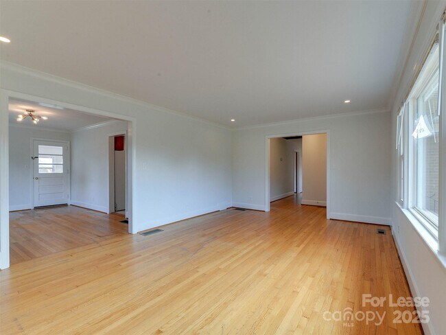 Building Photo - 1432 Bevis Dr