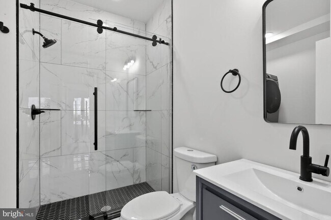 Building Photo - 2333 E York St