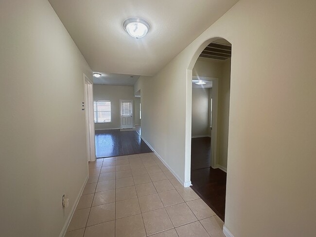 Building Photo - **CUTE 3 Bedroom Home, Move-in Ready**