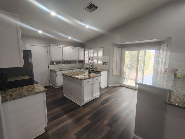 Building Photo - 9047 N Sanguine Dr