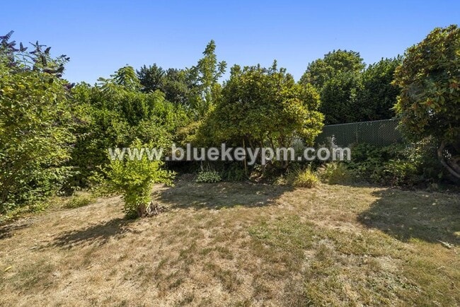 Building Photo - Fabulous Bungalow with 2 Beds, 1.5 Bathroo...