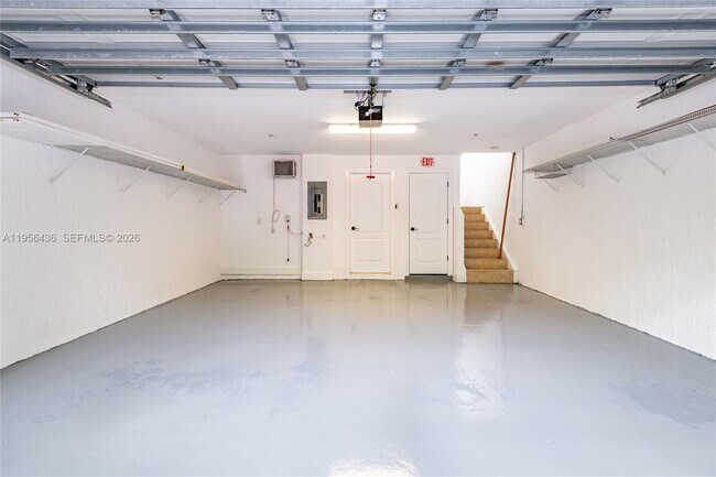 Building Photo - 2819 Coconut Ave