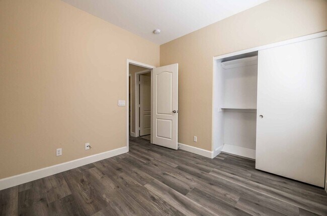 Building Photo - Stunning 5 bed home in Summerlin.