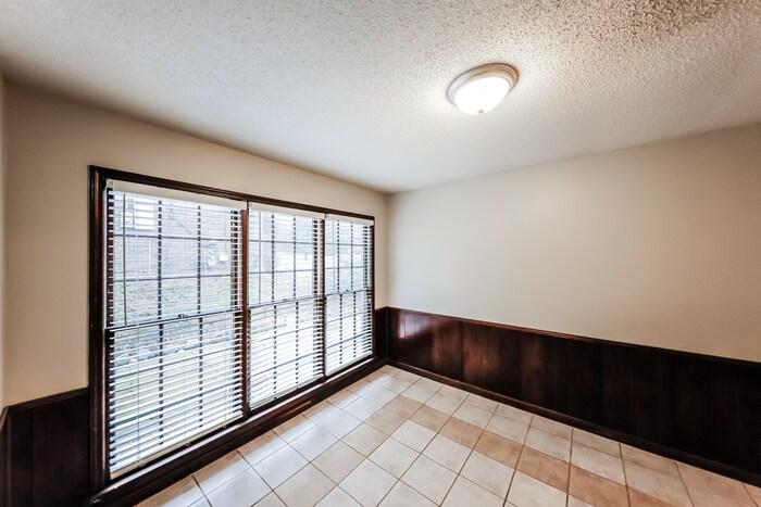 Building Photo - 3722 Woodhill Rd