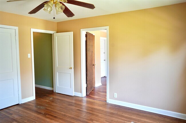 Building Photo - 7328 Oak Hl