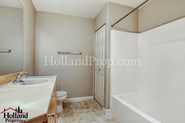 Building Photo - Bright Ground-Floor Condo with Private Patio in Beaverton