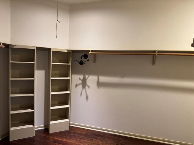 Building Photo - 10913 Sans Souci Pl