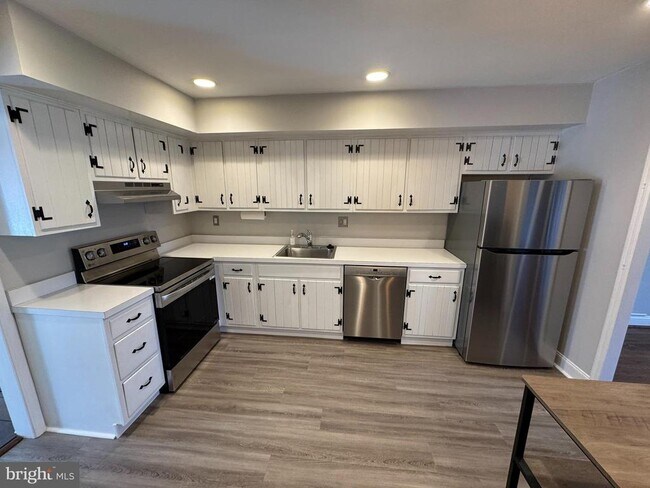 Building Photo - 1002 Worthington Dr