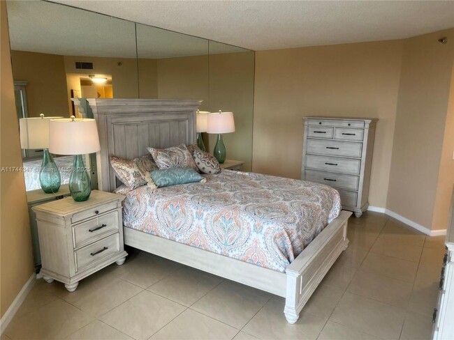 Building Photo - 2 bedroom in Aventura FL 33180